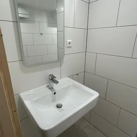 Apartment Low Budge Monteurzimmer Parkplatz Wlan 1-5 P