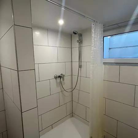 Apartment Low Budge Monteurzimmer Parkplatz Wlan 1-5 P